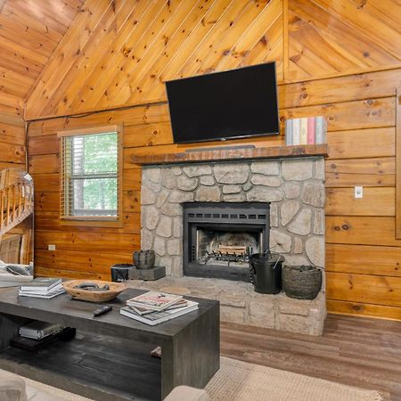 Dudley IV By Avantstay Cosy Cabin W Hot Tub Sweeping Views Пиджен Фордж Екстериор снимка