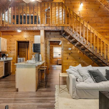 Dudley IV By Avantstay Cosy Cabin W Hot Tub Sweeping Views Пиджен Фордж Екстериор снимка