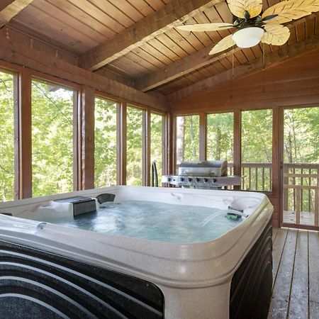 Dudley IV By Avantstay Cosy Cabin W Hot Tub Sweeping Views Пиджен Фордж Екстериор снимка