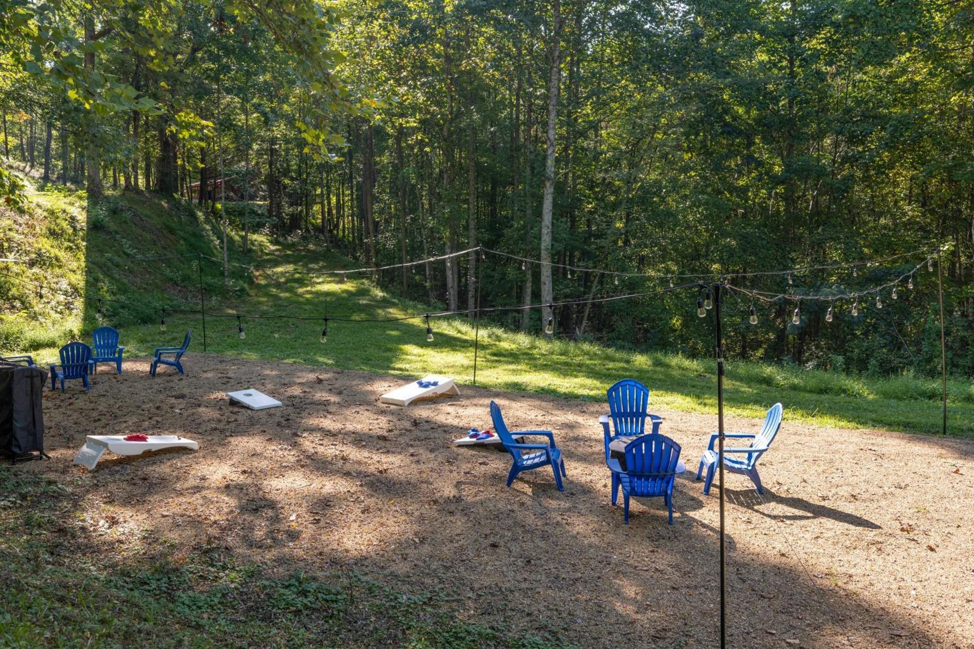 Dudley IV By Avantstay Cosy Cabin W Hot Tub Sweeping Views Пиджен Фордж Екстериор снимка